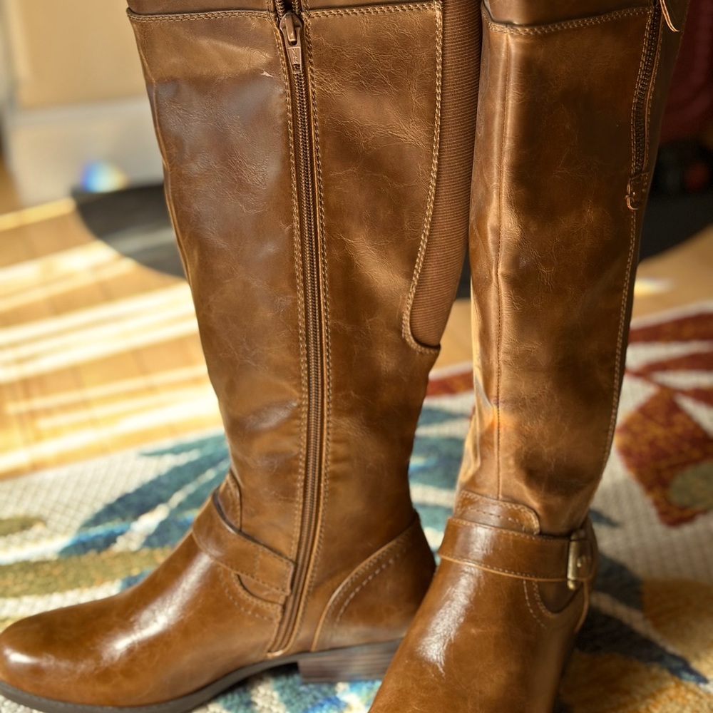 New Realitivity women’s boots size 9